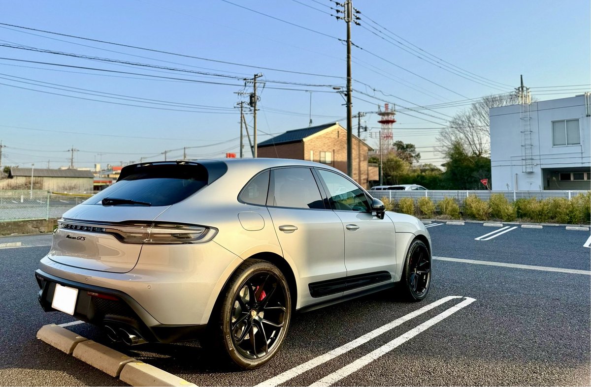 TakoonC's tweet photo. #みんなのホイール見せて
ポルシェ純正21インチGT Designホイール(サテンブラック塗装仕上げ)

ブレーキがPSCBなのでダストが少なく汚れないので助かってます✨
#ポルシェ #マカンGTS #PSCB #ブレーキダスト #PORSCHE #macangts https://t.co/bRyBW94wWs
