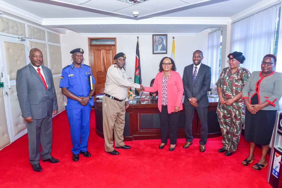 We had a quick catch up and alignment with the Kirinyaga County Commissioner Hussein Allasow and the County Security team on areas of common focus for the best interest of our people. @WilliamsRuto @KindikiKithure