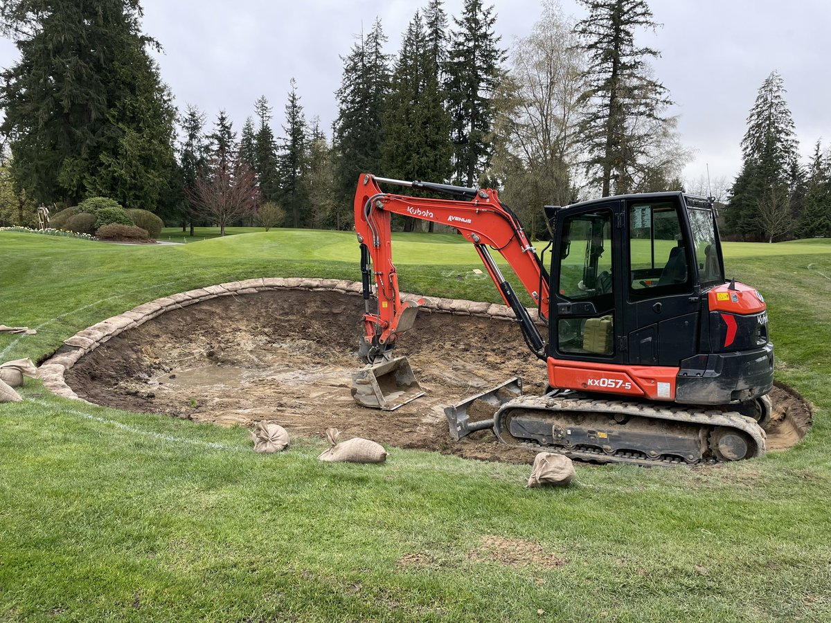 bohnysty's tweet image. A few bunkers are getting an upgrade at Seymour Golf Club, great place to start the work season.