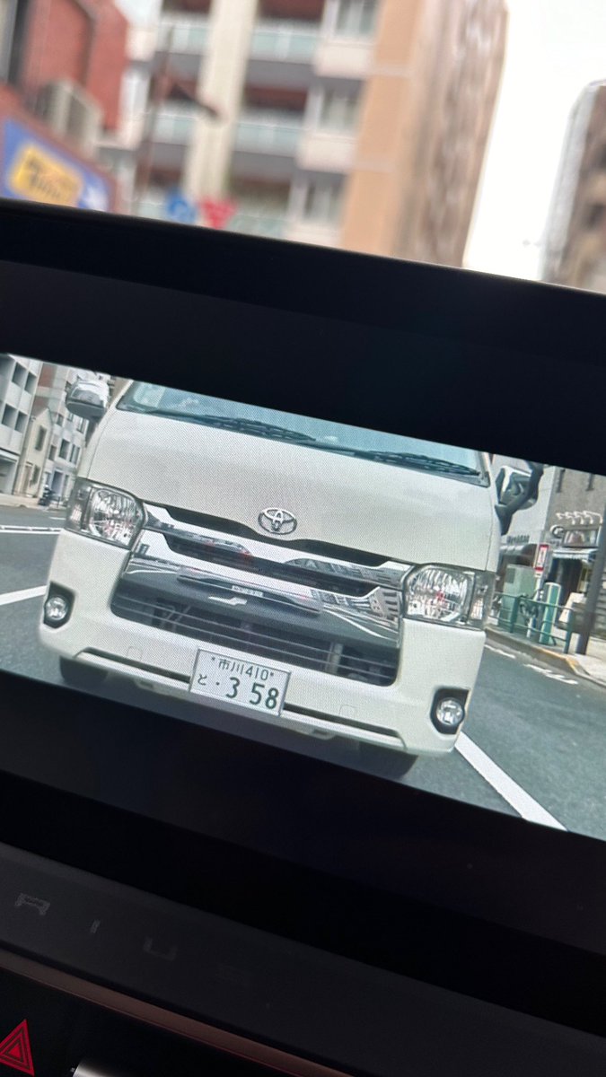 junbo1483's tweet photo. 割り込みできないからって1分間もクラクション鳴らすとか煽り運転するとかきちがいでしょ https://t.co/hwCxUqLsly