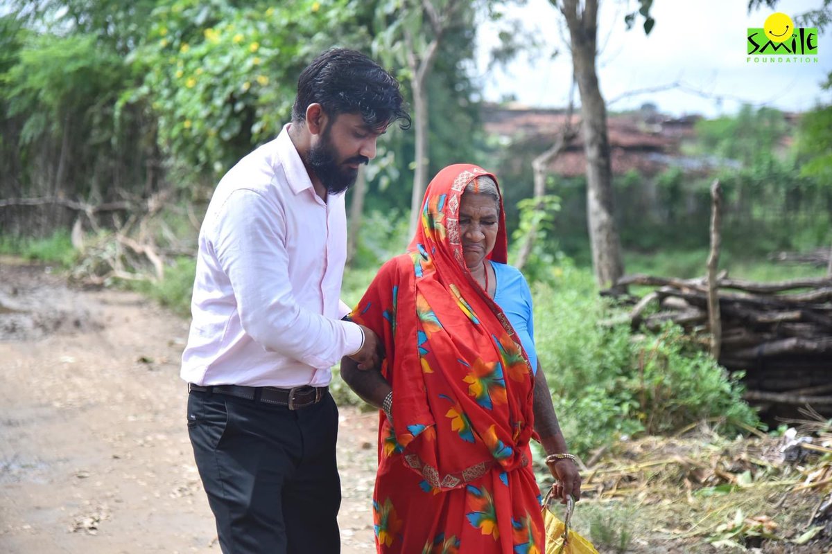 smilefoundation's tweet image. The most heartwarming moment ❤

...when we get to serve the elderly with free healthcare through Smile on Wheels.

Know more about our efforts on ground: smilefoundationindia.org/health

#HealthCannotWait
