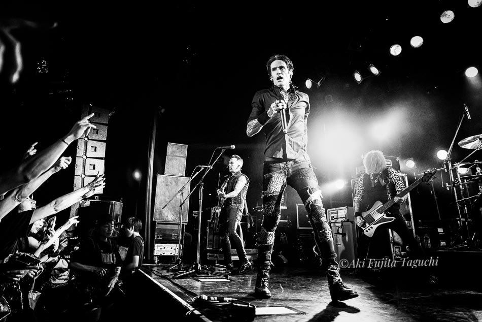 Happy birthday, Josh Todd of @Buckcherry!

©Aki Fujita Taguchi. Don’t use w/o permission. 

Full gallery and gig review:
bit.ly/bc_aki

#buckcherry #Joshtodd #tokyo #japan #concert #concertphotography #photographer #photography #music   #blackandwhite #AkiFujitaTaguchi