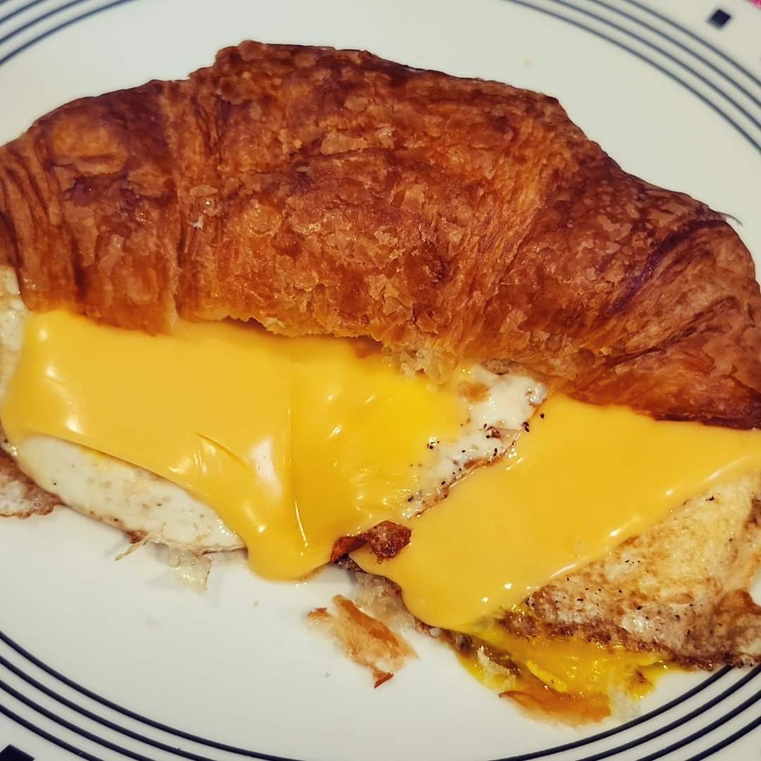 Made an #eggandcheesecroissant the other day #sammichsaturday #azlife🌵 #foodporn