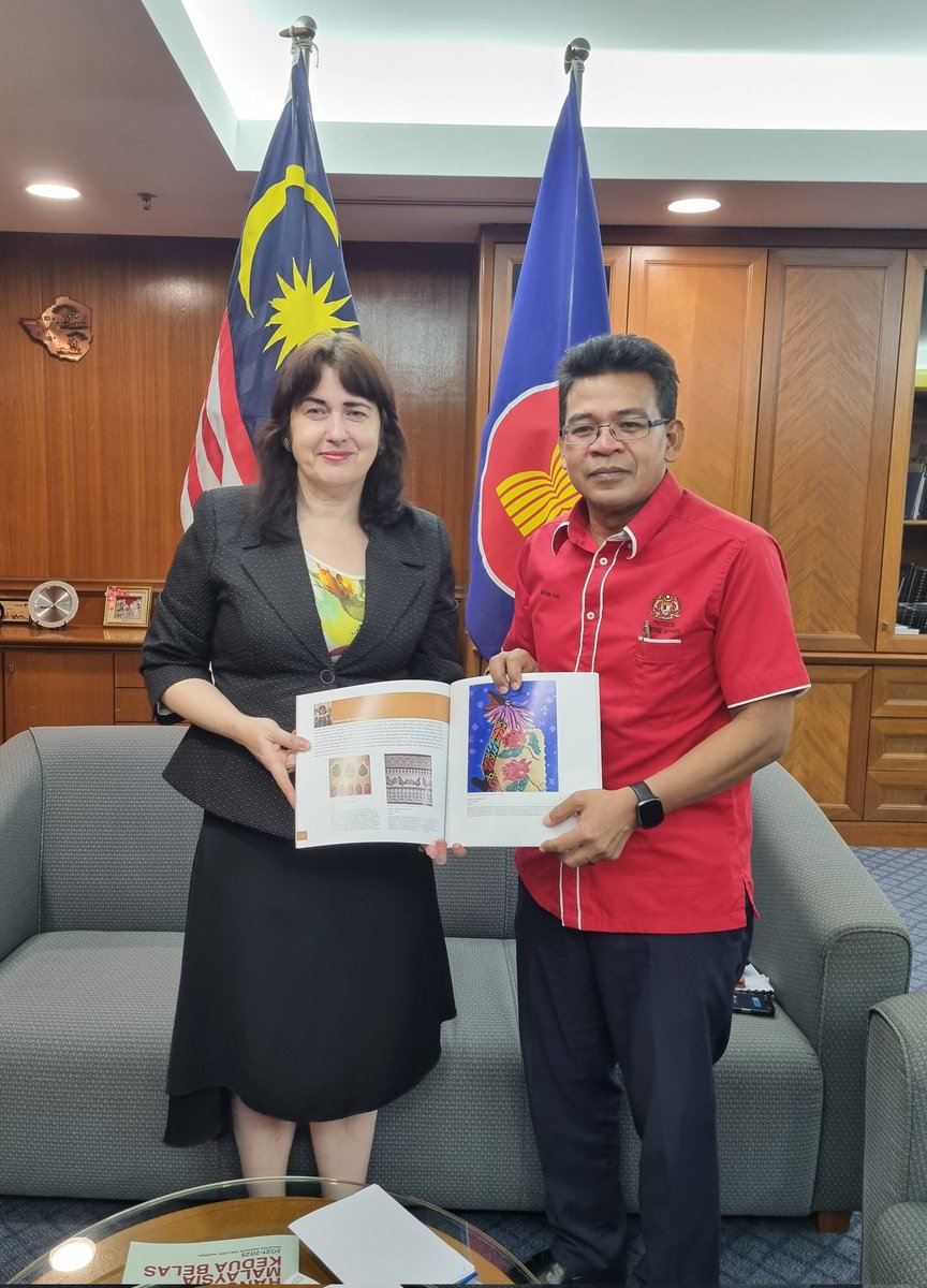 Ambassador @NinetaBarbules1 met Datuk Mohd Aini Atan, informing on the incoming voting station in #KL at @ROinMalaysia Embassy for the @EUparliament elections on June 9, exchanging views on marking #55years🇷🇴🇲🇾 diplomatic relations @MAERomania @MalaysiaMFA @MYEmbBucharest