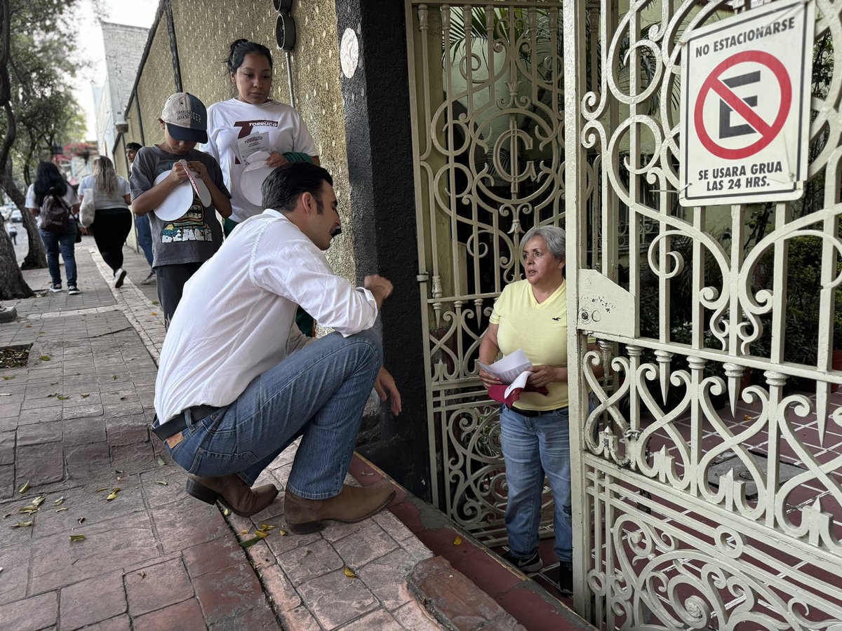 MiguelTorrucoG's tweet photo. No paramos de recorrer las colonias y de tocar corazones, ahora desde la colonia ampliación Daniel Garza, vamos muy bien. Vamos a Ganar https://t.co/OFZnpaXAT9