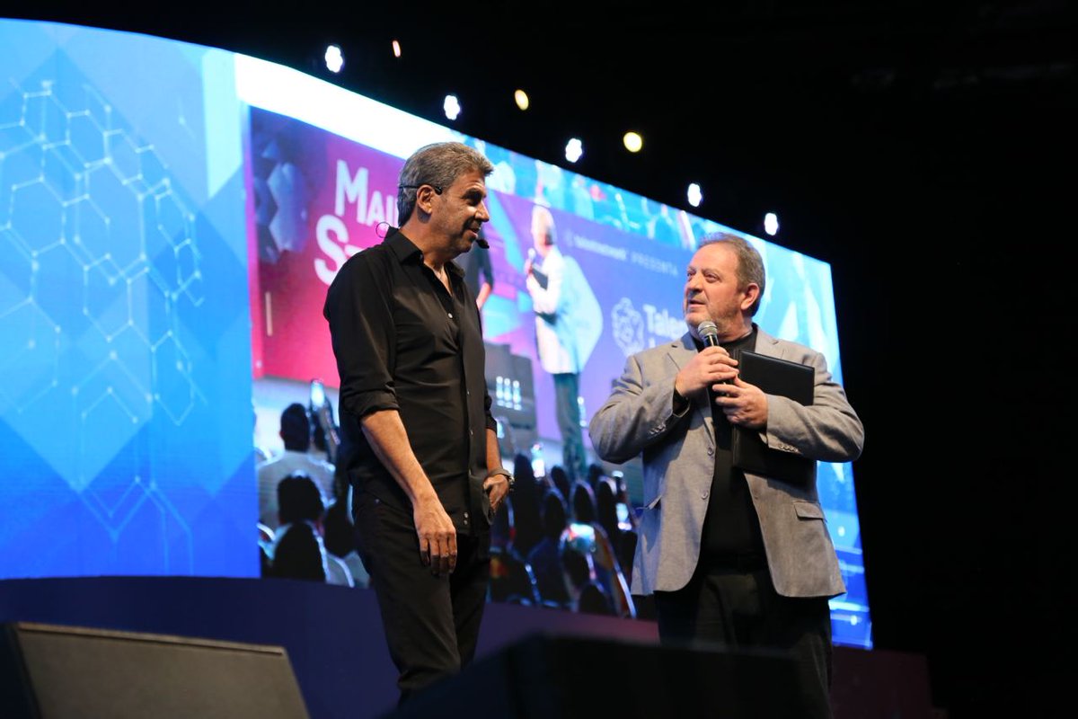 TalentLand_MX's tweet photo. #TLand2024 cerró con broche de oro con @arturoelias , director general de Telmex y Telcel. El empresario nos regaló consejos profesionales para el mundo de los negocios, también dejó claro que el éxito está en ser buena persona y en disfrutar nuestro proceso creativo. https://t.co/ZphdALhiSN
