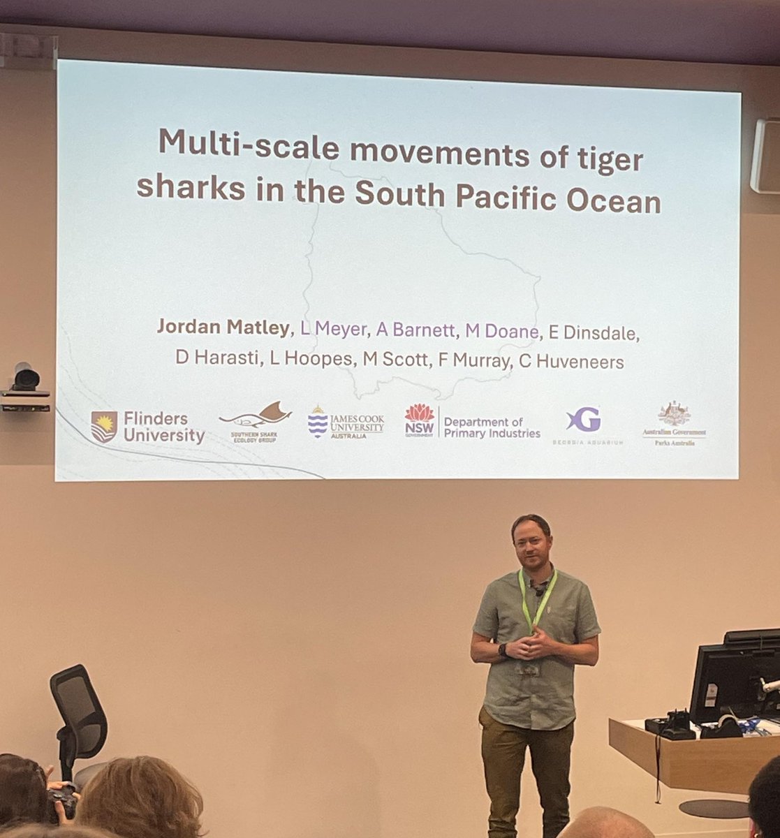 @OceaniaSharks talk on tiger sharks done and dusted. Great job by all @SouthernSharkEG lab! Wine plz 🍷