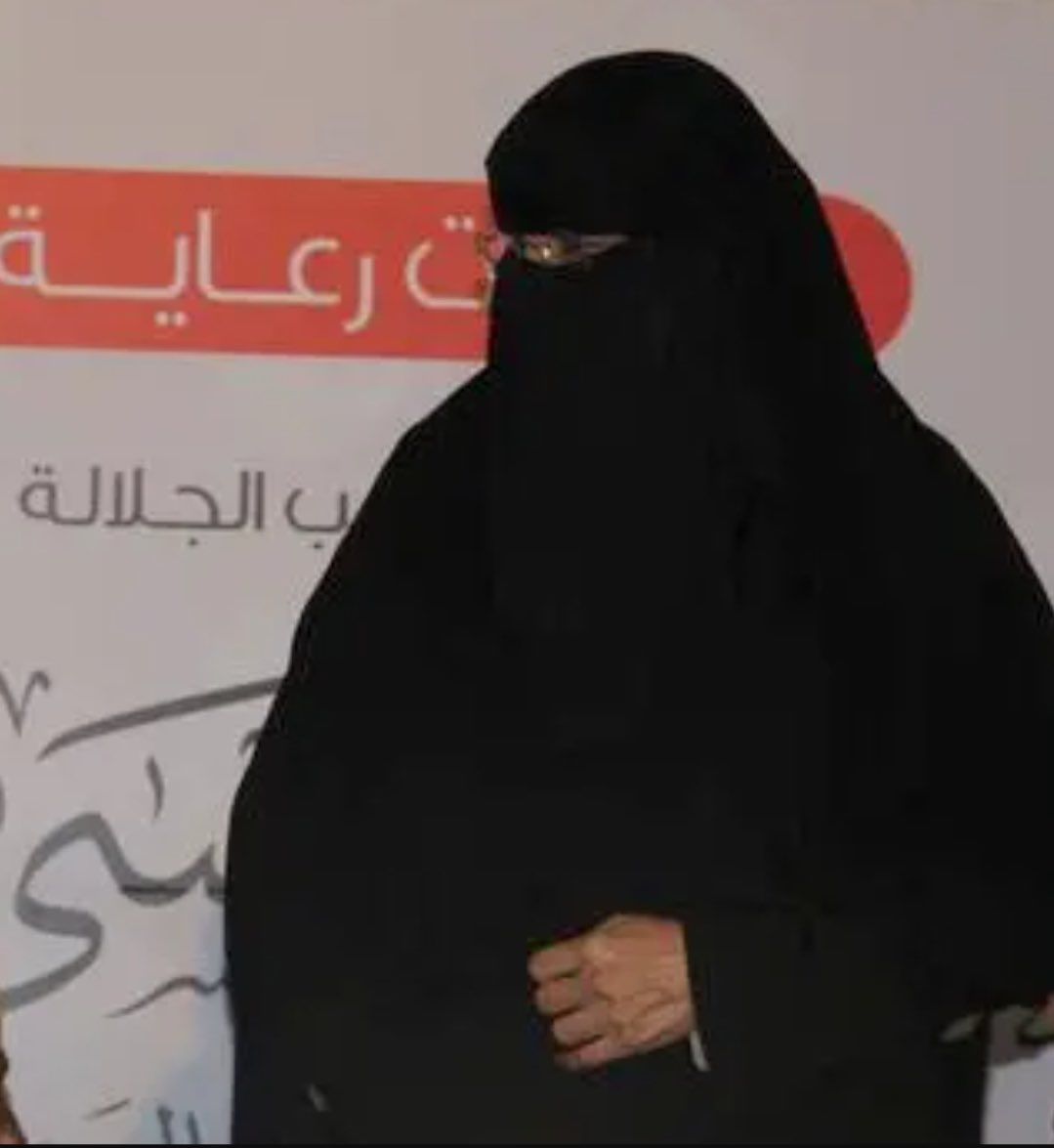 HAYAABDULLAH_SH's tweet photo. المربية الفاضلة حافظة القرآن الدكتورة فاطمة بنت نصيف رحمها الله كانت ذات منصب ، وجاه ، ومال ، ووالدها وجدها كذلك ، أمضت من عمرها 50 سنة في خدمة كتابه الله وأنفقت مالها في الدعوة إلى الله.
أذكروها.. بدعوة تسعدها في قبرها في هذه الأيام المباركة فإنها تستحق الدعاء جزاء ما قدمته من مالها وصحتها ووقتها لخدمة كتابك الله.
#الجمعه #ساعه_استجابه #ليله_القدر