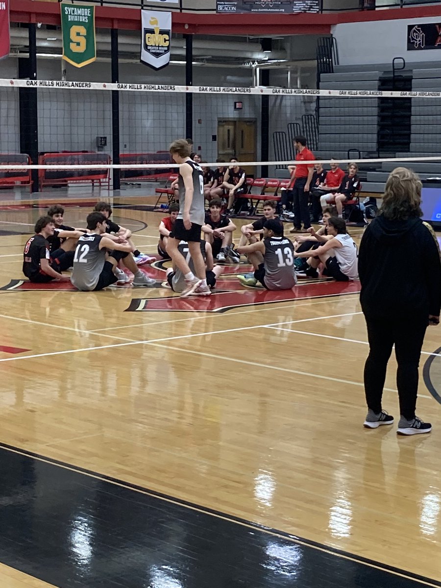 ByAlexHarrison's tweet photo. This is a new one. There’s been a lengthy delay in the third set and a game of duck, duck, goose has broken out between both teams. #cincyvb https://t.co/Tu5zHLxNq7