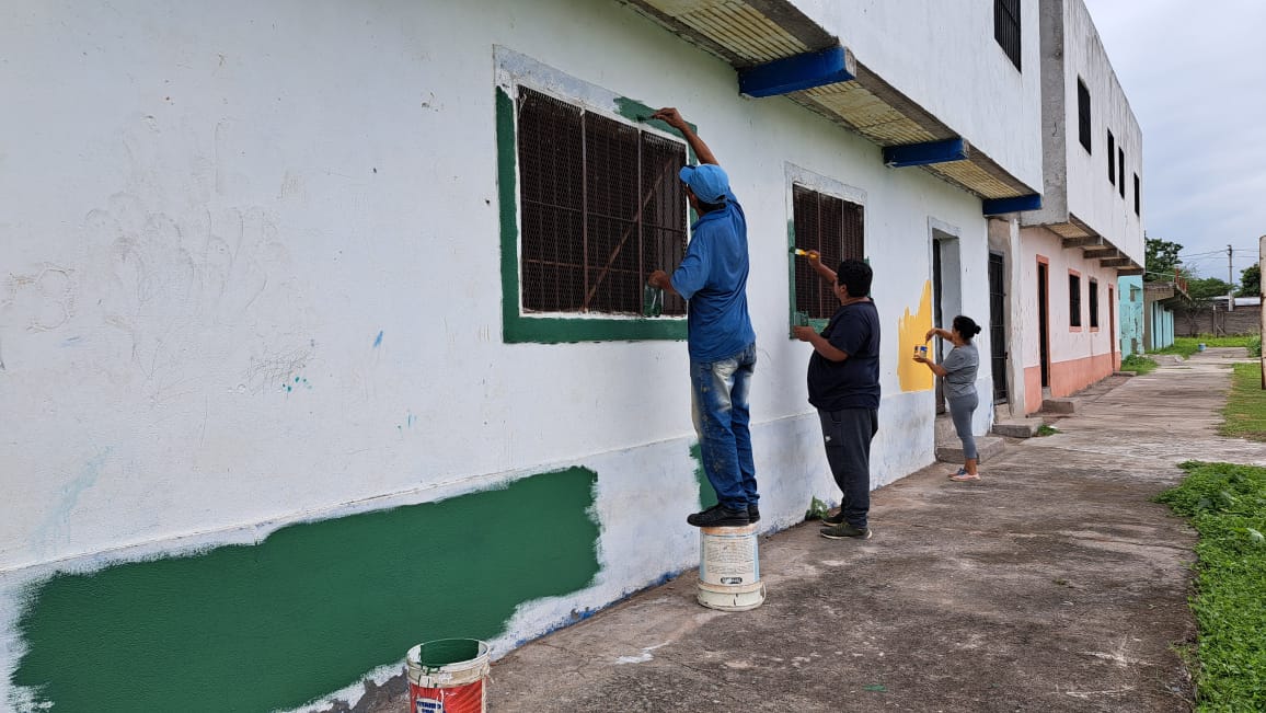 CuerdafloWalter's tweet photo. Los espacios comunitarios  no solo contribuyen a la alimentación de los niños en nuestros barrios , también cultura , capacitaciones , gestión , Organización , mirar para otro lado nos hace desaparecer , estamos y luchamos a diario !!! MTPS LA70 https://t.co/azWI2K1A0Z