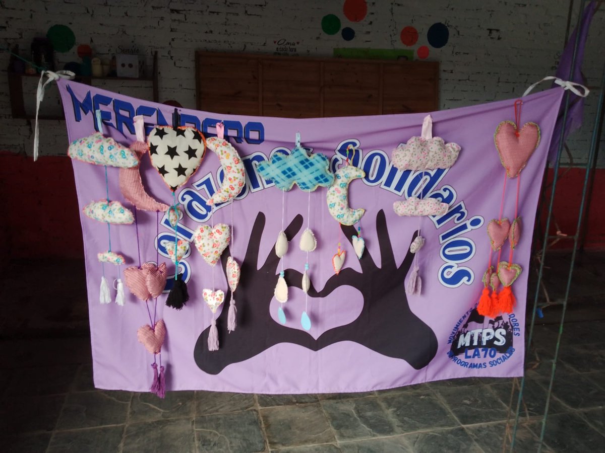 CuerdafloWalter's tweet photo. Los espacios comunitarios  no solo contribuyen a la alimentación de los niños en nuestros barrios , también cultura , capacitaciones , gestión , Organización , mirar para otro lado nos hace desaparecer , estamos y luchamos a diario !!! MTPS LA70 https://t.co/azWI2K1A0Z