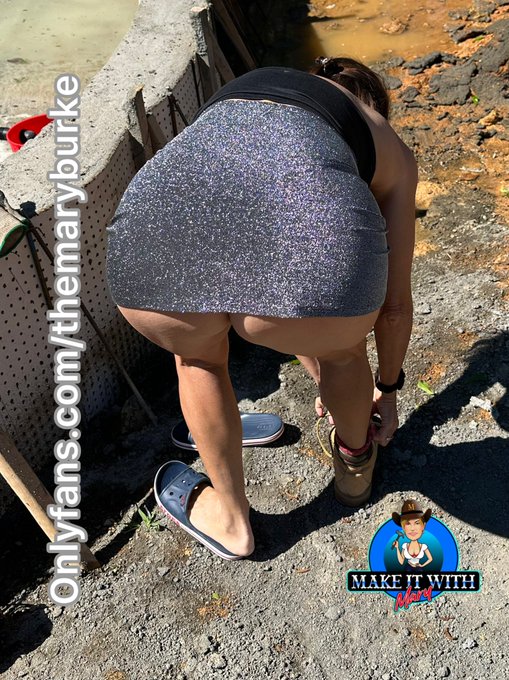 House work vs. Yard work Mary style.  https://t.co/KKwQdsucQd https://t.co/ZvvfUMi3Wo<a href="/tag/themaryburke"class="tags"><span>#themaryburke</span></a>