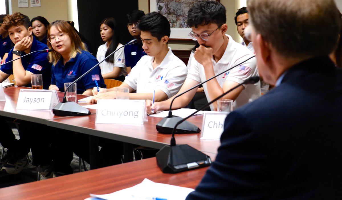 The Ambassador’s Youth Council thrives! We had a great session with three cohorts, welcoming new members joining @USAYCkh for a two-year mandate. We focused on 🇺🇸- 🇰🇭 relations, and as always our young leaders offered insightful questions & observations.