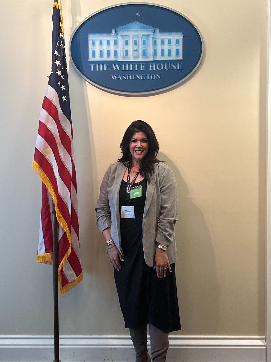 mlutherliteracy's tweet photo. 🏛️ Honored to represent CA as APOY at the White House! ✨ It was an incredible experience meeting with senior advisors to the Secretary of Education. 🍎. 📚 Grateful for the opportunity to advocate for education excellence! 🌟 #CAAPOY #WhiteHouseVisit #EducationAdvocacy https://t.co/kyDpO7jKjk