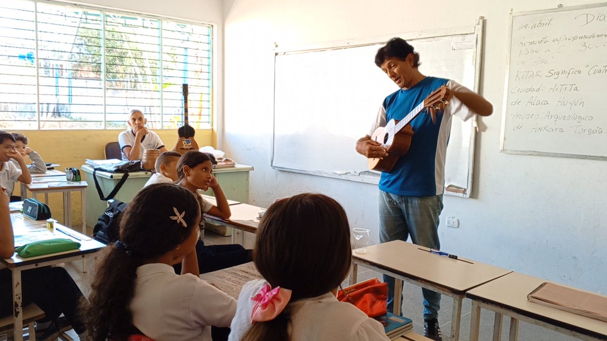 Día nacional del cuatro. <a href="/_LaAvanzadora/">Yelitze Santaella</a> <a href="/CDCEAragua/">CDCE ARAGUA</a> <a href="/LeiraSuarezPsuv/">LeyraSuarezPsuv</a> @MPPEDUCACION <a href="/NicolasMaduro/">Nicolás Maduro</a>