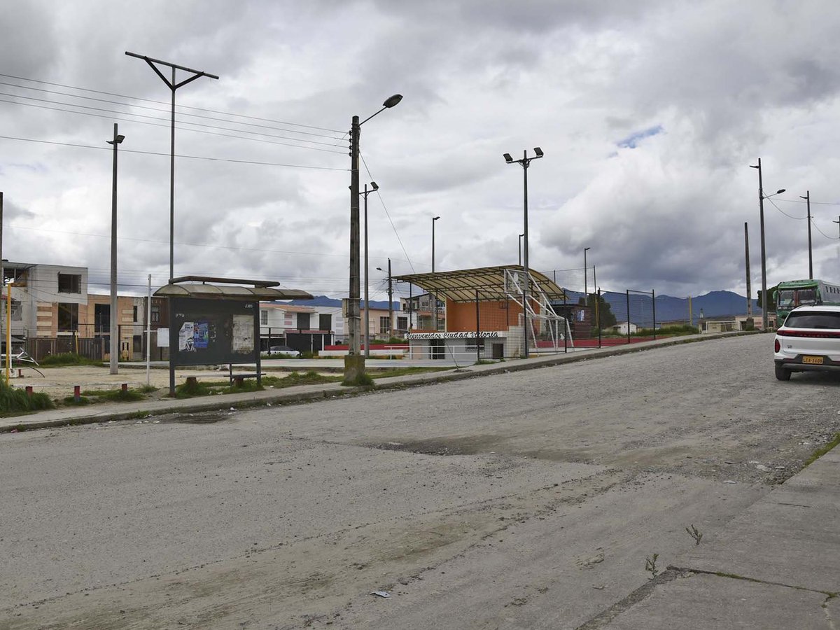 eerssaoficial's tweet photo. #127AñosEERSSA 🥳🤩 | Proyectos integrales 🔗

✅Un paso hacia la modernización, eficiencia energética y seguridad ciudadana, significa el proyecto integral de iluminación de espacios deportivos que emprendió la EERSSA en barrios de la ciudad de Loja.

#ElNuevoEcuador https://t.co/yQaQT2ZXuK