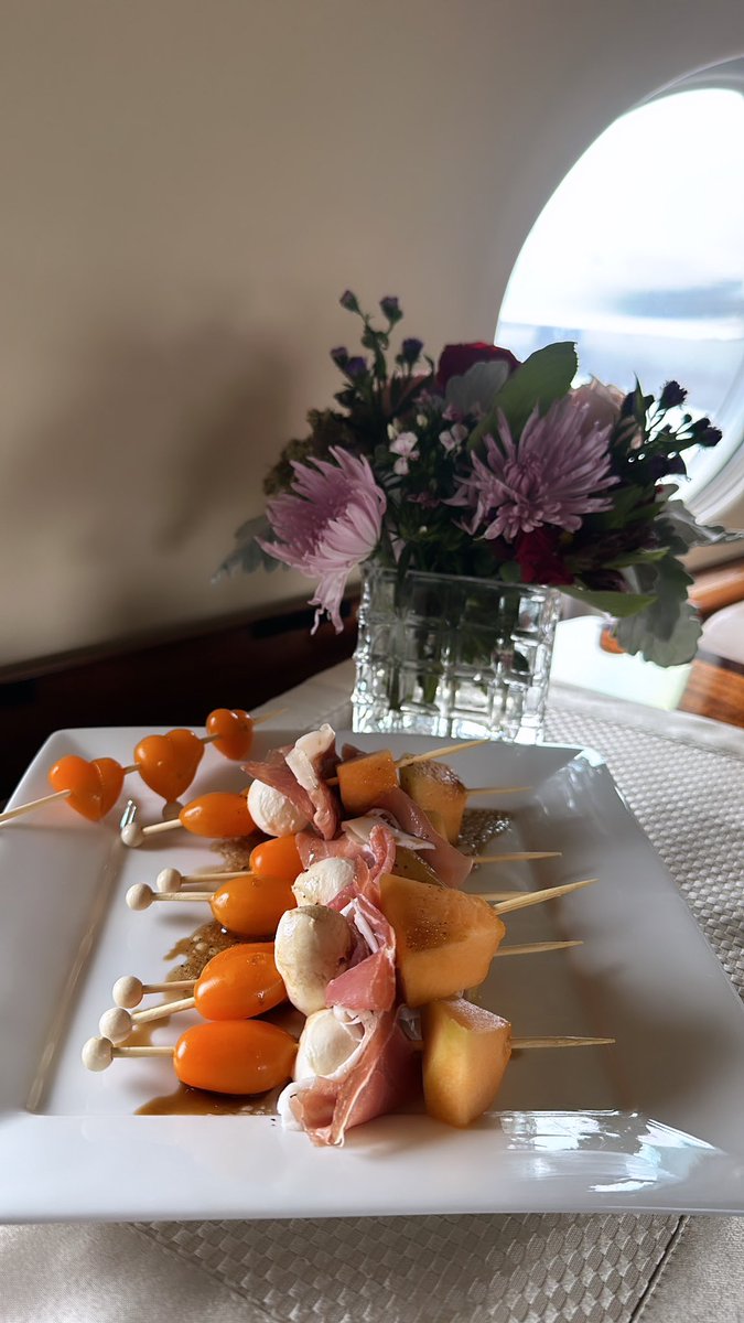 WorldwideJet's tweet photo. Enjoy a sumptuous meal on our Gulfstream IVSP - N826RP, where every bite is a luxurious delight 🍽️✈️

#WorldwideJet #PrivateAviation #PrivateJet #LuxuryTravel #PrivateJetCharter #Aviation #FlyPrivate #JetLife https://t.co/gN0wKW5zCH