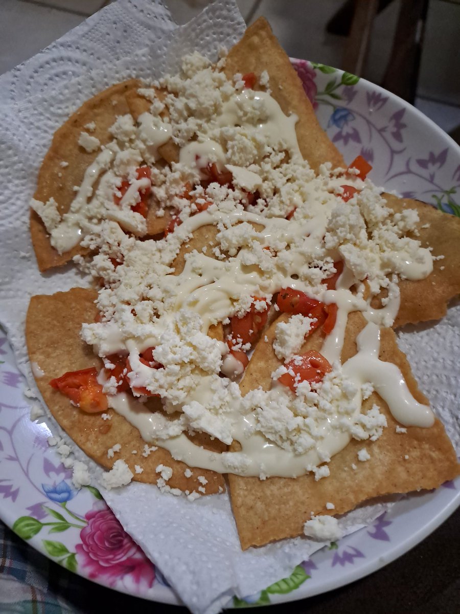 #Nicaragua 🇳🇮 y sus platillos tipicos ☺️ Tortillitas fritas Pico de gallo Queso y crema Acompañado de pinolillo ¡Así somos! #UnidosEnVictorias @ReynaGraciela4 @LaZelayita @FloryCantoX