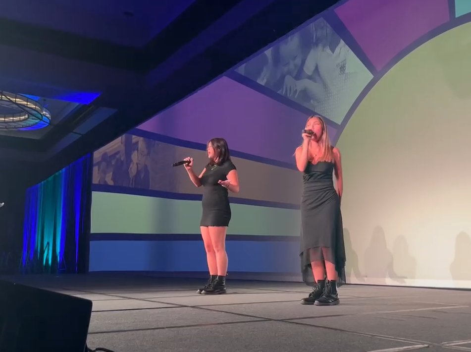 Taking the stage by storm with 'Ain’t No Mountain High Enough,' our @dallasschools performers embody the spirit of unity of the 2024 Dallas ISD State of the District. They're uplifting us all! Please join our mission to accelerate #StudentSuccess loom.ly/jWMnkUc