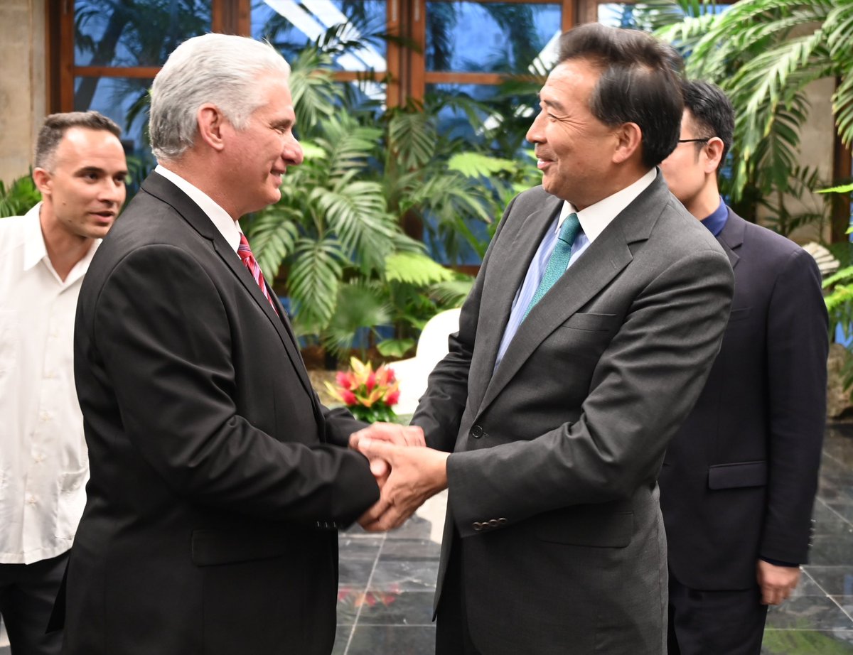 DiazCanelB's tweet photo. Recibí al compañero Luo Zhaohui, Presidente de la Agencia de Cooperación Internacional para el Desarrollo de #China, a quien agradecí por el apoyo solidario en materia de ayuda gubernamental,  lo cual es evidencia de la hermandad entre nuestras naciones.

#Cuba 🇨🇺 https://t.co/l0cdwI8T6t