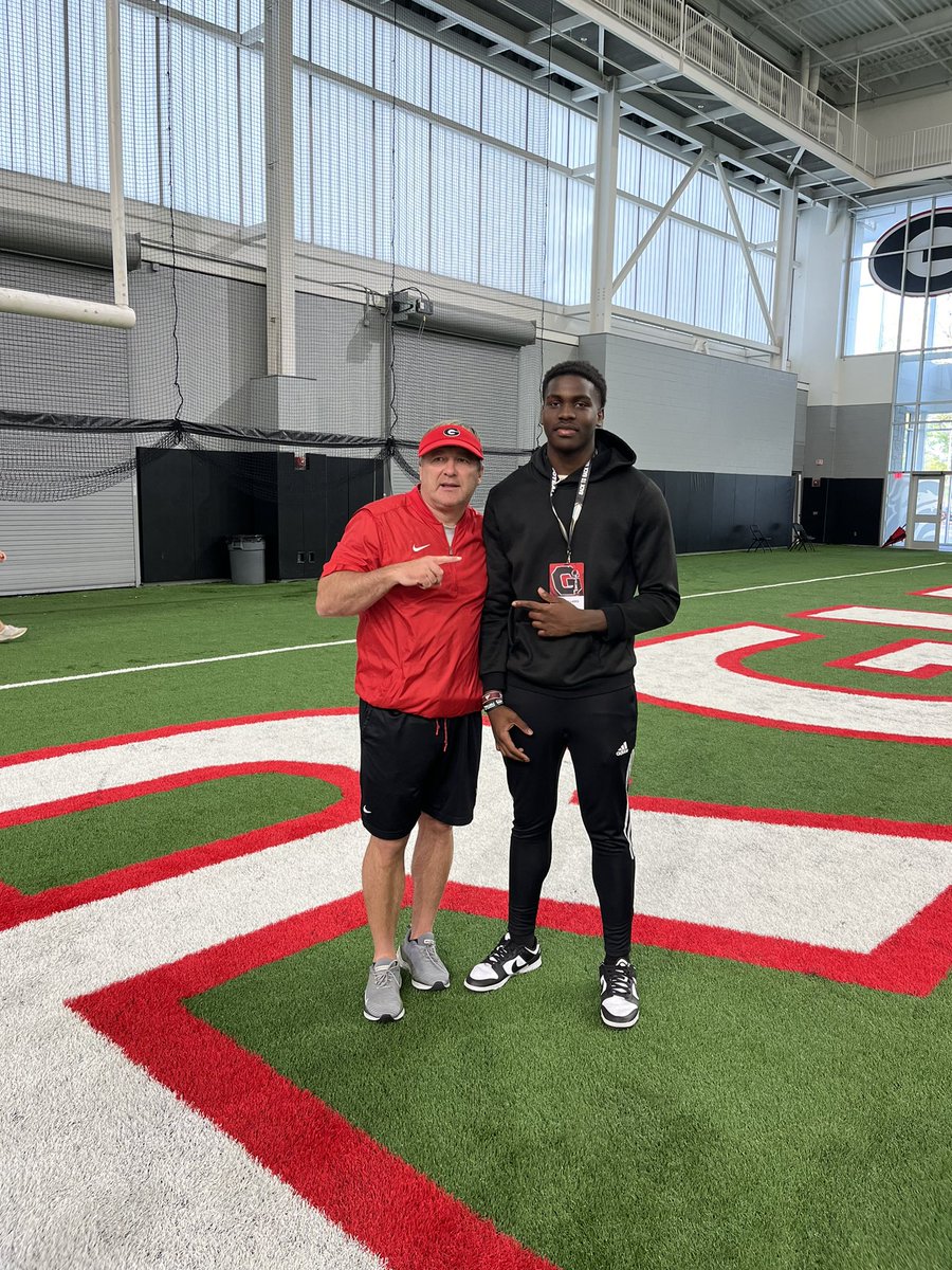 TrentSellers10's tweet photo. I had a great time visiting @GeorgiaFootball today. 
@KirbySmartUGA @BlaineLKMiller @georgiafootball @dawgs247
#GoDawgs https://t.co/uKnt2G5ZgH