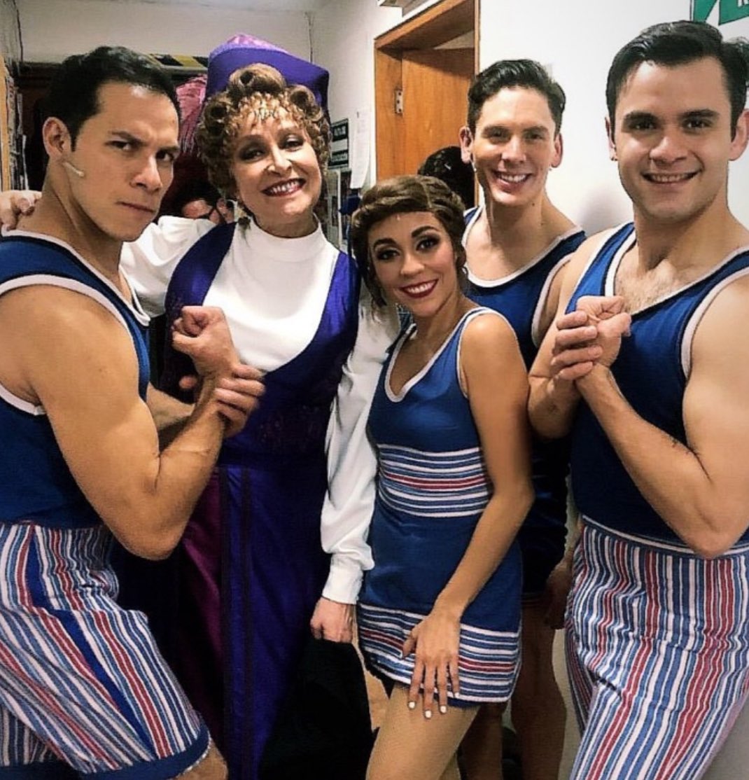 🙌🏻✨ Hermosos instantes 🥰 

#DanielaRomo #tbt #juevesretro #HelloDolly #TeatrodelosInsurgentes #cdmx #Teatro