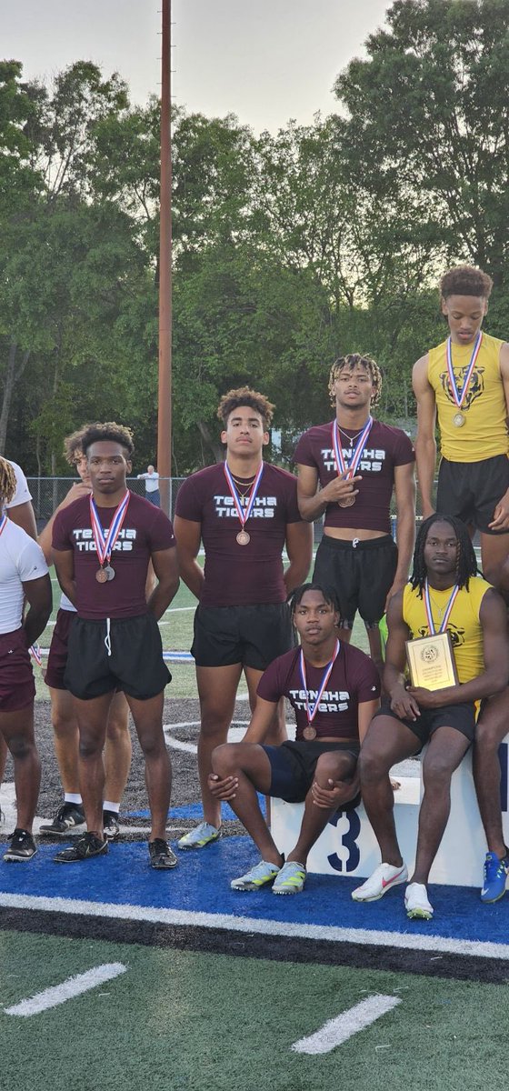 Area Qualifiers 4x200 Relay
Pooh Moore
DJ Cooks
Trace Holmes
Bra Kenney