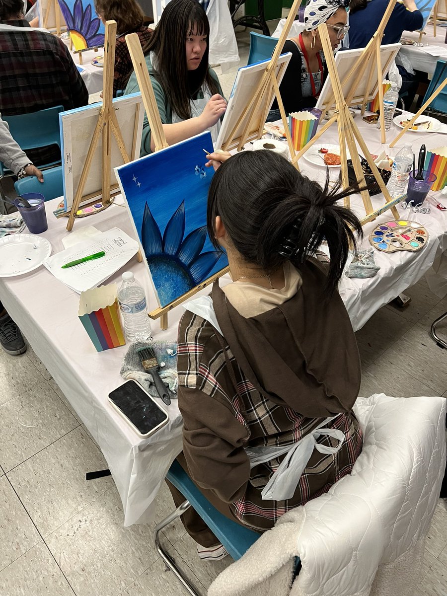 Supporting the Class of 2024 - Paint Nite fundraiser! So much fun!! 🎨 🖼️ #GoWitch #Classof2024 @SHSWitchesRead @_SalemHigh_