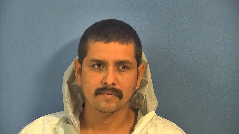 BREAKING ALERT: Illegal Migrant arrested in Chicago for KI--ING AND NEARLY DECAPITATING his wife in front of their children. ❌ Just two weeks ago, Baltazar Perez-Estrada [33] entered the US illegally & was RELEASED INTO THE COUNTRY with a future court date.