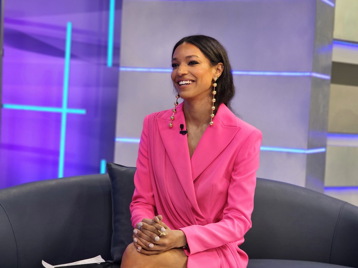 ENMariasela's tweet photo. Tenemos el gusto de conversar con una dominicana que ha debutado como modelo en escenarios internacionales, @MarianneGarces.
Luego de ser #descubierta por Sandro Guzmán, ella trabajó con marcas como Cover Girl, Maybelline, Cole Hann, Ann Taylor, y otros.
Además, es astróloga. https://t.co/0MJCqlvbeI