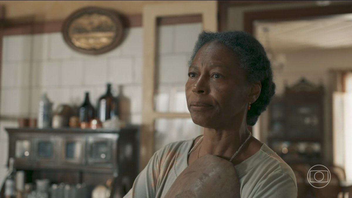 Inácia nem faz questão de esconder que não vai com as fuça de Eliana... #Renascer