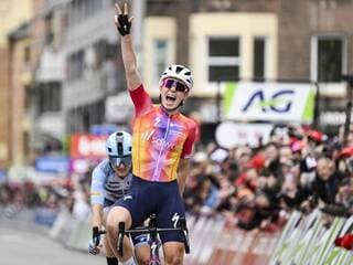 BasseCourFr's tweet image. &quot;Demi Vollering, Vélo d’Or 2023, quitterait SD Worx pour FDJ-Suez. Un transfert qui secoue le monde cycliste féminin. #DemiVollering #SDWorx #FDJSuez #CyclismeFéminin&quot;