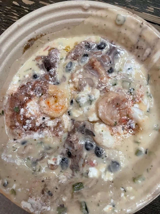 MichaelTruly8's tweet photo. Love experiencing @qdoba with friend @thebarbosaTWIST . Pleasant experience! Enjoyable real Mexicans foods! Here is food! #authenticmexican #qdoba #delish https://t.co/JyuZkDLHSG