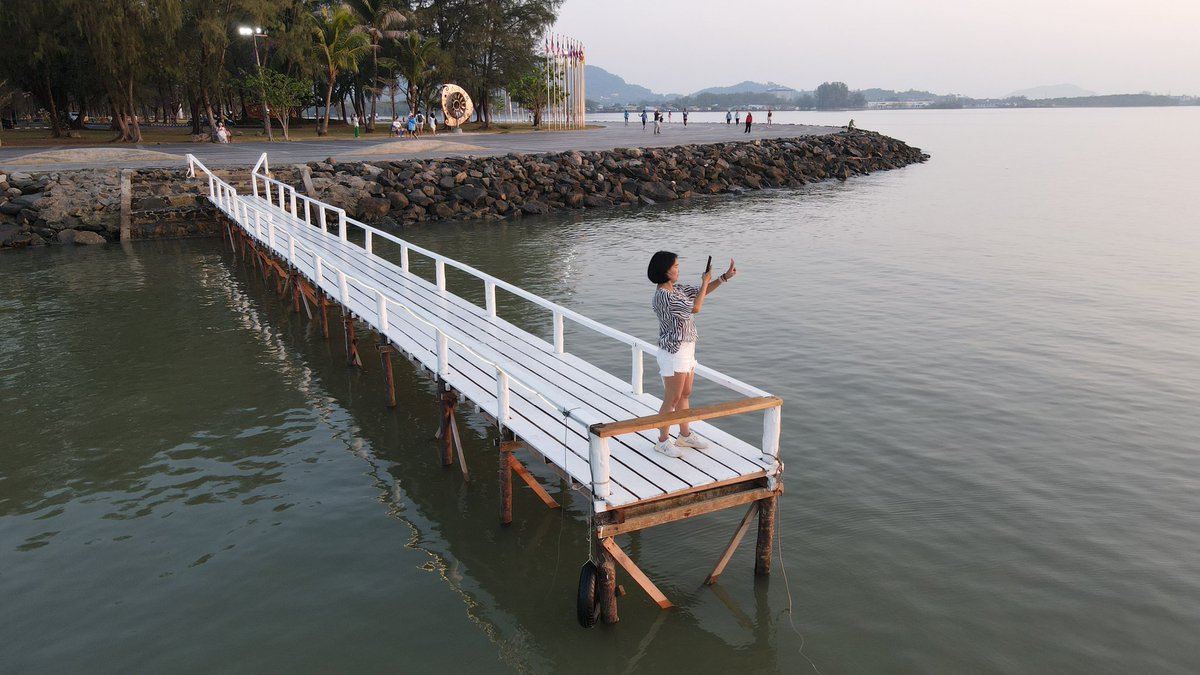 porrawatkul's tweet photo. กินกาแฟริมทะเล สะพานหิน https://t.co/vaiuHlTVfg
