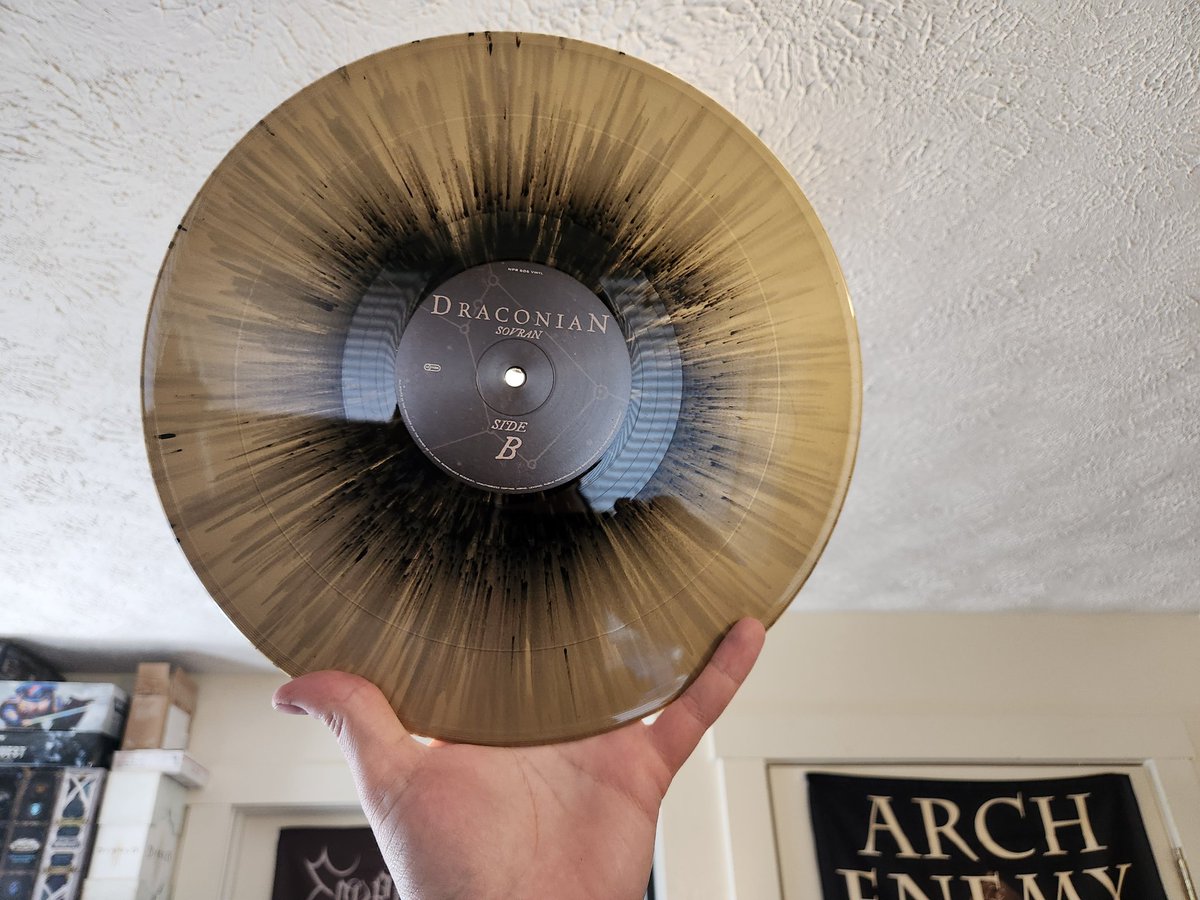 peartnoy's tweet photo. #nowspinning "Sovran" by Draconian. This and their most recent album are just flawless works of Gothic and doom metal. One of my absolute favorite bands. An incredible album blending beauty and melancholy. #draconian #sovran #vinyl #record https://t.co/4k8uH1VHDZ