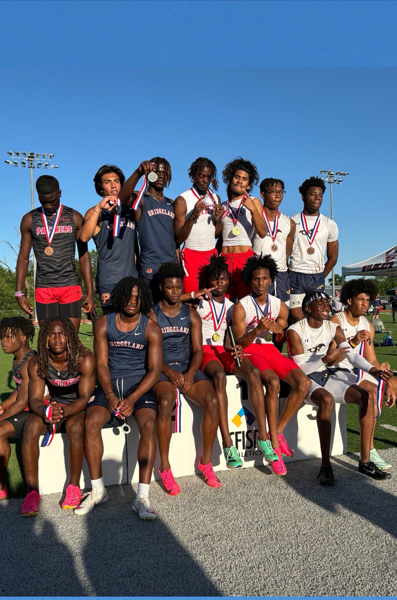 Cy Lakes….Well represented in the relays…🥇4x100, 🥇4x200 LETS GO!!!