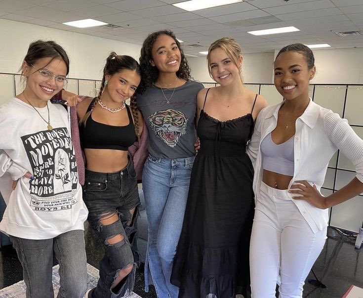 queenfandom32's tweet image. How it started:          VS            How it’s going:

#PLLOriginalSin           #PLLSummerSchool 
@BaileeMadison @ChandlerLKinney @MaliaPyles @zariazariazaria @maiareficco @PLLonMax #PrettyLittleLiarsSummerSchool