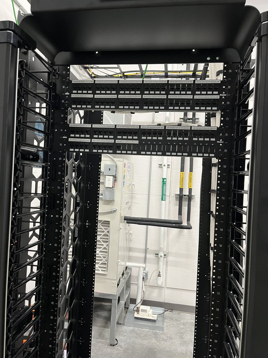 AustinNetwork23's tweet photo. #AustinNetworkCablingServices #DataCableInstallation #LowVoltageWiringComoanyInAustin #DataCableInstallationCompanyInAustin #StructuredCablingAustin #Cat6CableinstallationAustin #VoiceAndDataCablingAustin #512-713-8864 https://t.co/AaPqf327xB
