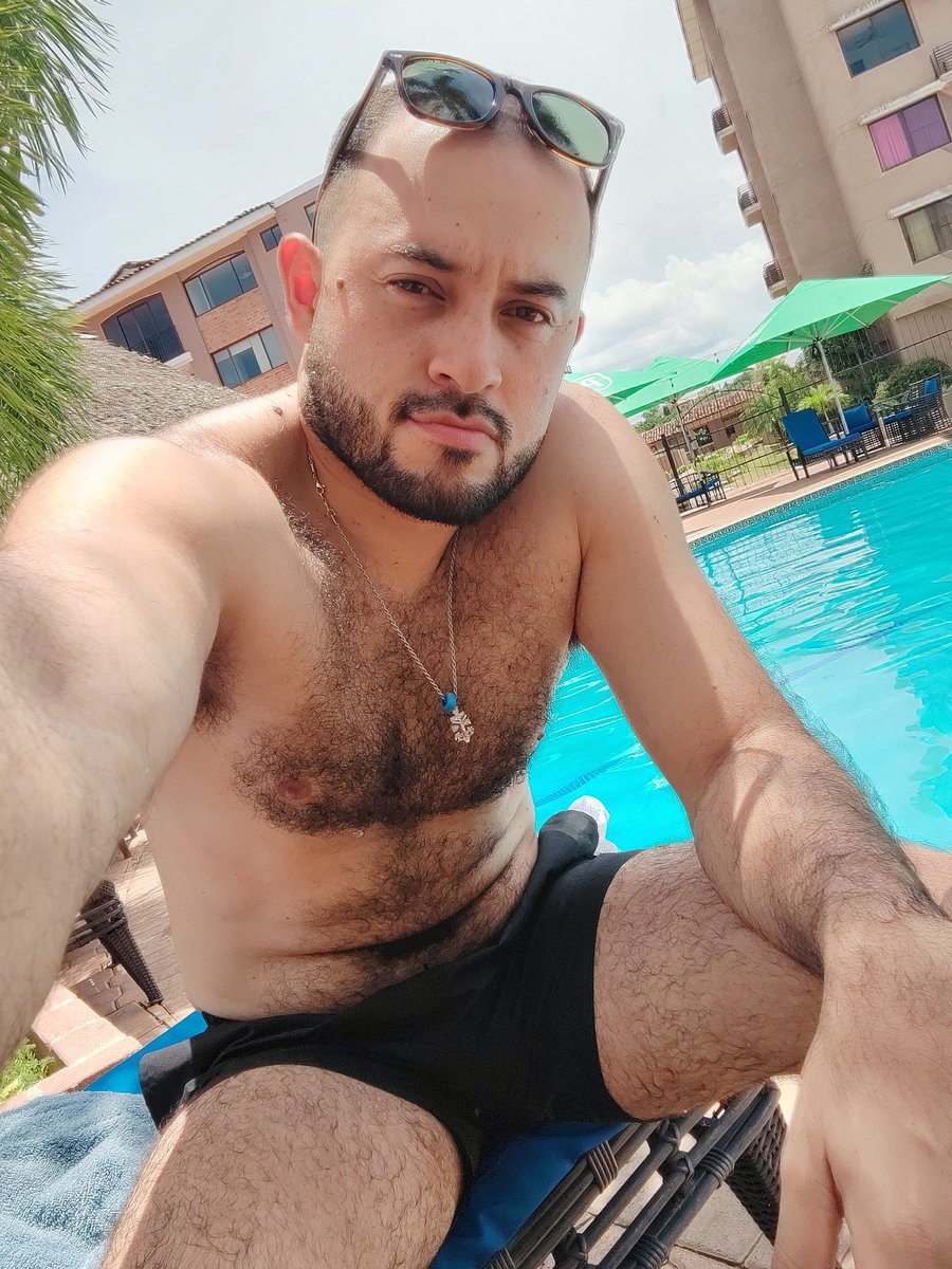 HectorA57's tweet photo. TBT agarrando colorcito en Chitré 🐻
•
°
•
#panama #panameño #otter #armpits #latino #brasil #gains #workout #gymtime #fit #panamaCity #selfie #woof #chest #bear #woofwoof #gains #armpits #hairychest #biceps  #homensdebarba #musculo #barbudo #levis #hairyman #gym #shirtless https://t.co/59sAniuI9j
