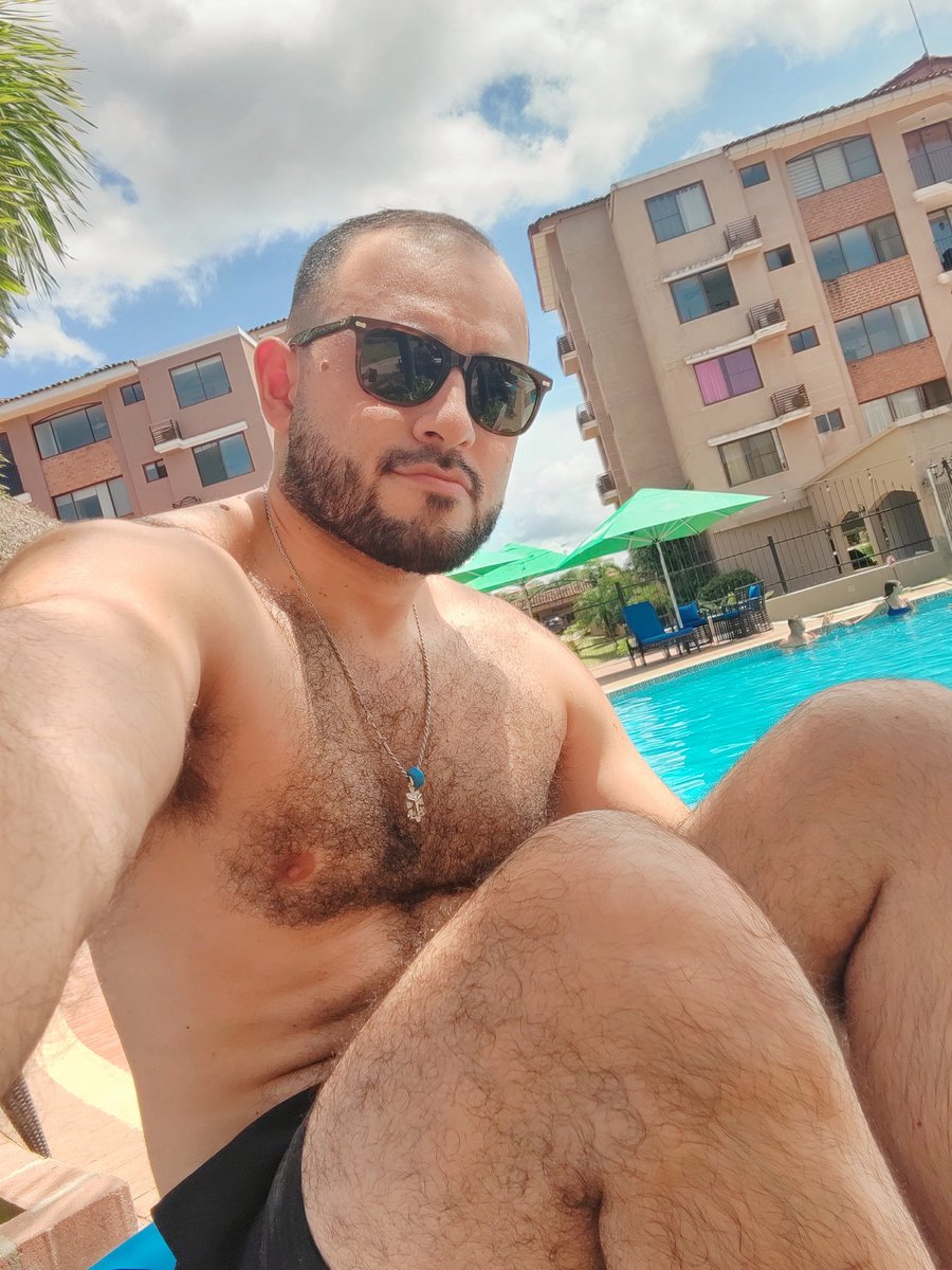 HectorA57's tweet photo. TBT agarrando colorcito en Chitré 🐻
•
°
•
#panama #panameño #otter #armpits #latino #brasil #gains #workout #gymtime #fit #panamaCity #selfie #woof #chest #bear #woofwoof #gains #armpits #hairychest #biceps  #homensdebarba #musculo #barbudo #levis #hairyman #gym #shirtless https://t.co/59sAniuI9j