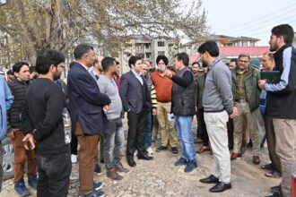 RisingKashmir's tweet photo. All #arrangements in place for upcoming #festivals like #EidulFitr, #Navratra, #Baisakhi: #DCKulgam
#DCKulgam, alongside #SSP, visited Ziyarat Shareef, Gurdwara, and Migrant Colony #Vessu ahead of #festivals
Reports: @YounusRashid97
@AtharAamirKhan @DcKulgam
@DioKulgam @policekulgam
https://t.co/CwIRtAg1rj
