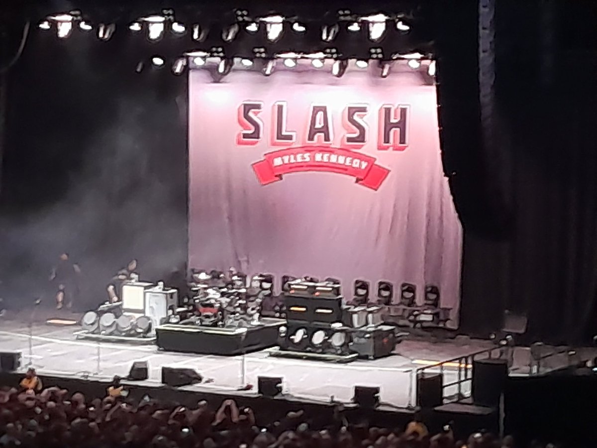 marinaisred's tweet photo. Awesome gig @Slash took my daughter for her 13th birthday treat!! My Mum took me to see GnR for my 13th many years ago!!! #Slash #aoarena @AOArena https://t.co/emlSWjWL2K