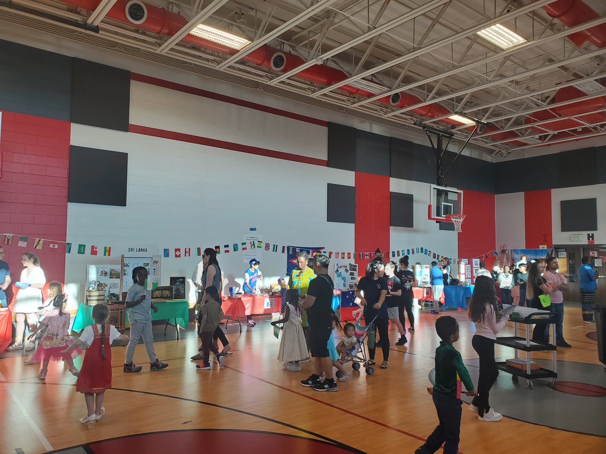 What an amazing Multicultural Night <a href="/LindaLyonES/">Linda Lyon ES</a>! It was great to celebrate the diversity of this campus. Huge shoutout to Sylvia Gallardo for organizing this great family event!