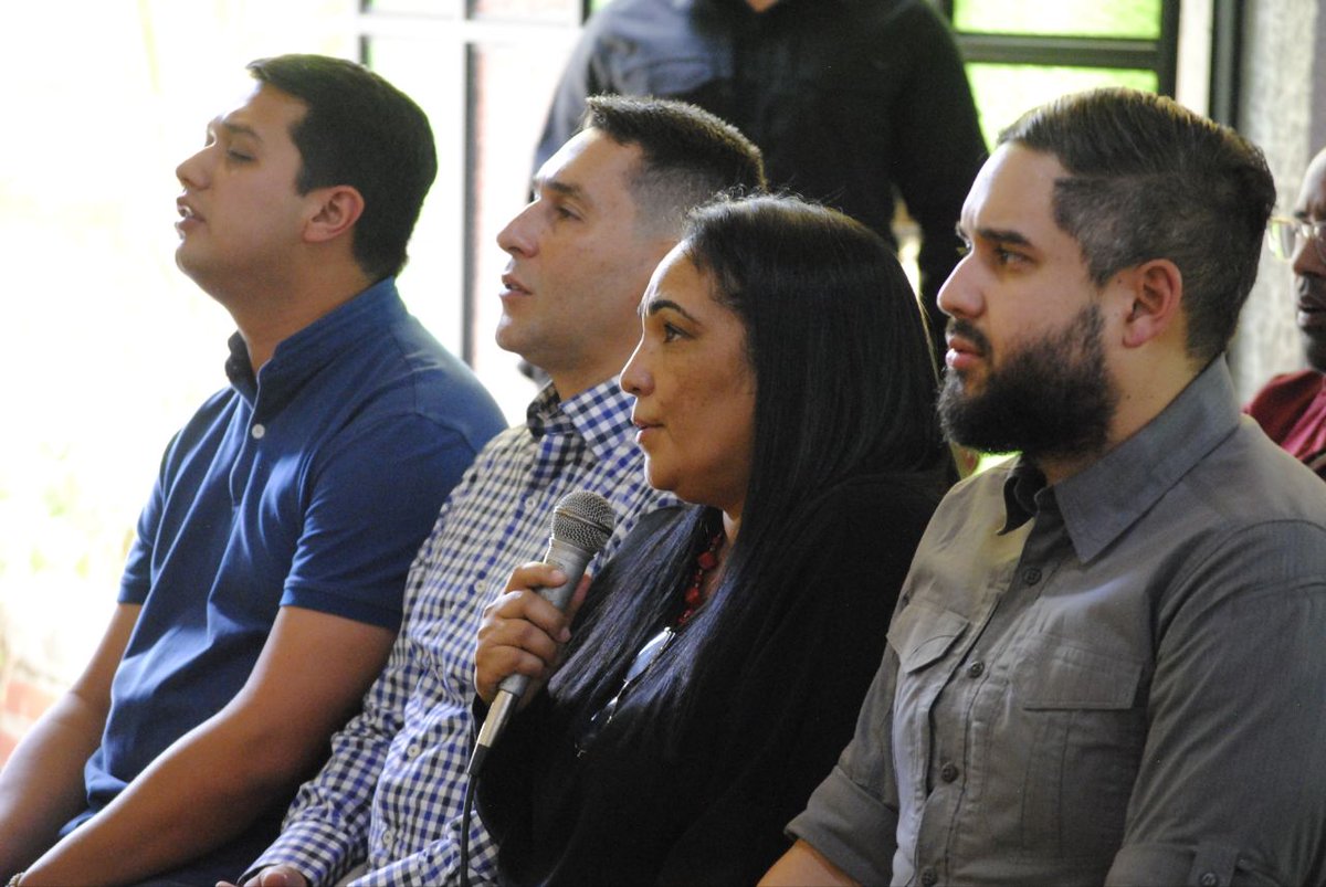 Hoy en #LosTeques recibimos la visita del Vicepresidente de Asuntos Religiosos del @PartidoPSUV y diputado de la @Asamblea_Ven @nicmaduroguerra, quién solicitó al pueblo católico una oración por el Presidente @NicolasMaduro 🙏🇻🇪 #VenezuelaAntiFascista @farithf @Minerva_perez10