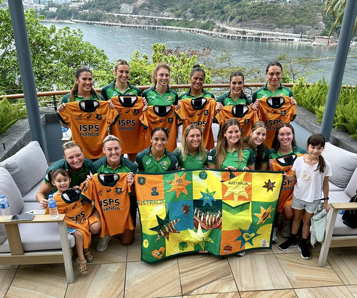 Honoured to be part of the jersey presentation for the @Aussie7s team. Go get that win!