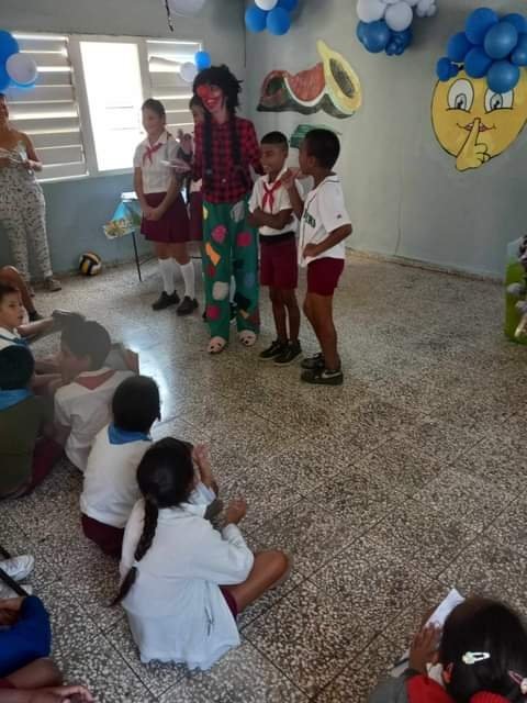 Asì se celebra en la #educaciónespecial en #CubaMined el día de los pioneros y la Unión de Jóvenes Comunistas. #EducaciónVillaClara #Dmesantaclara