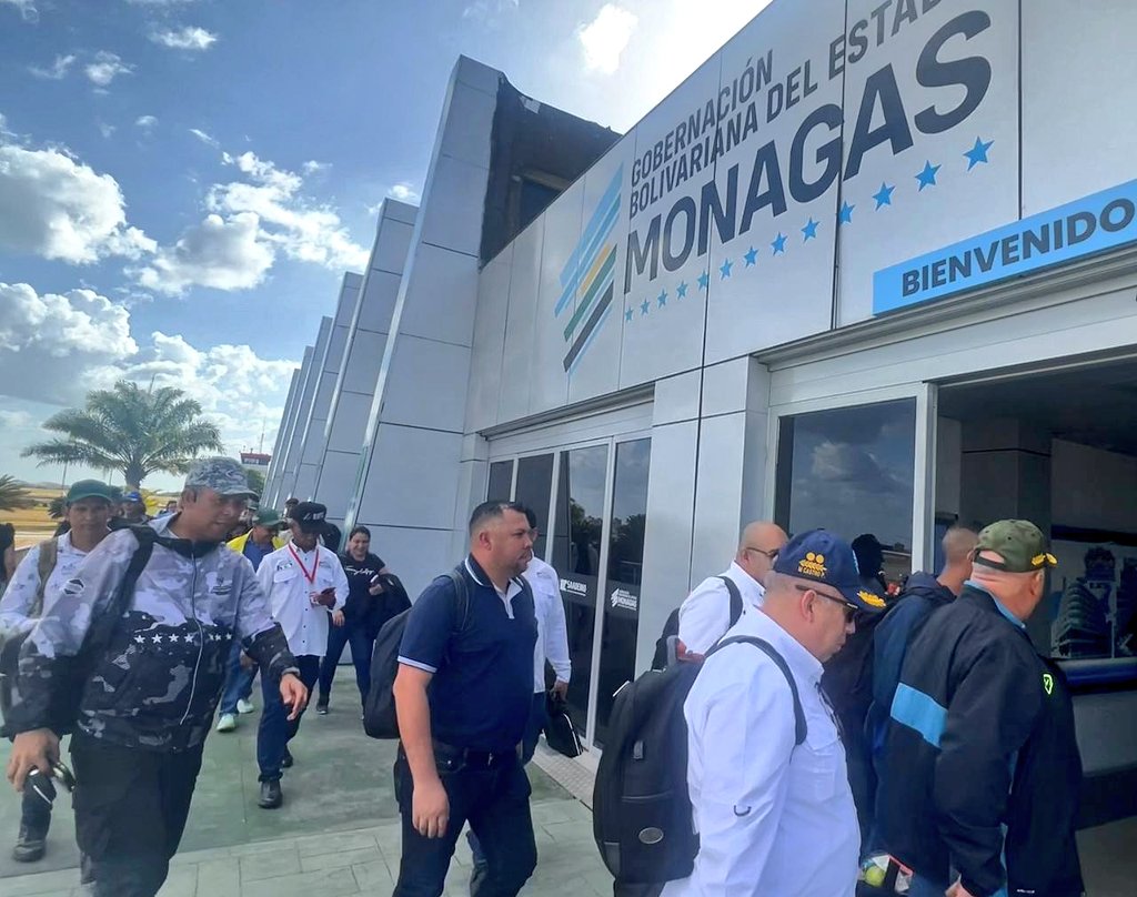 LealTelleria's tweet photo. Llegamos a Monagas junto a la comisión ministerial del @MinAlimenVen, para seguir avanzando de la mano del gobernador @ErnestoLunaPsuv y su equipo de gobierno regional, en las jornadas de trabajo para seguir llevando las soluciones al Pueblo, a través del 1X10 del Buen Gobierno. https://t.co/uOfDUqP7KZ