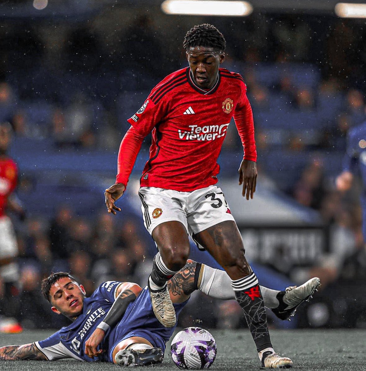 MainooMuse_'s tweet photo. Kobbie Mainoo vs Chelsea

- 50 touches
- 71% pass accuracy
- 4 passes into final third
- 1/1 accurate crosses
- 2/4 accurate long balls
- 2 chances created
- 6 duels won
- 1 tackle won https://t.co/idfA2QVwWl