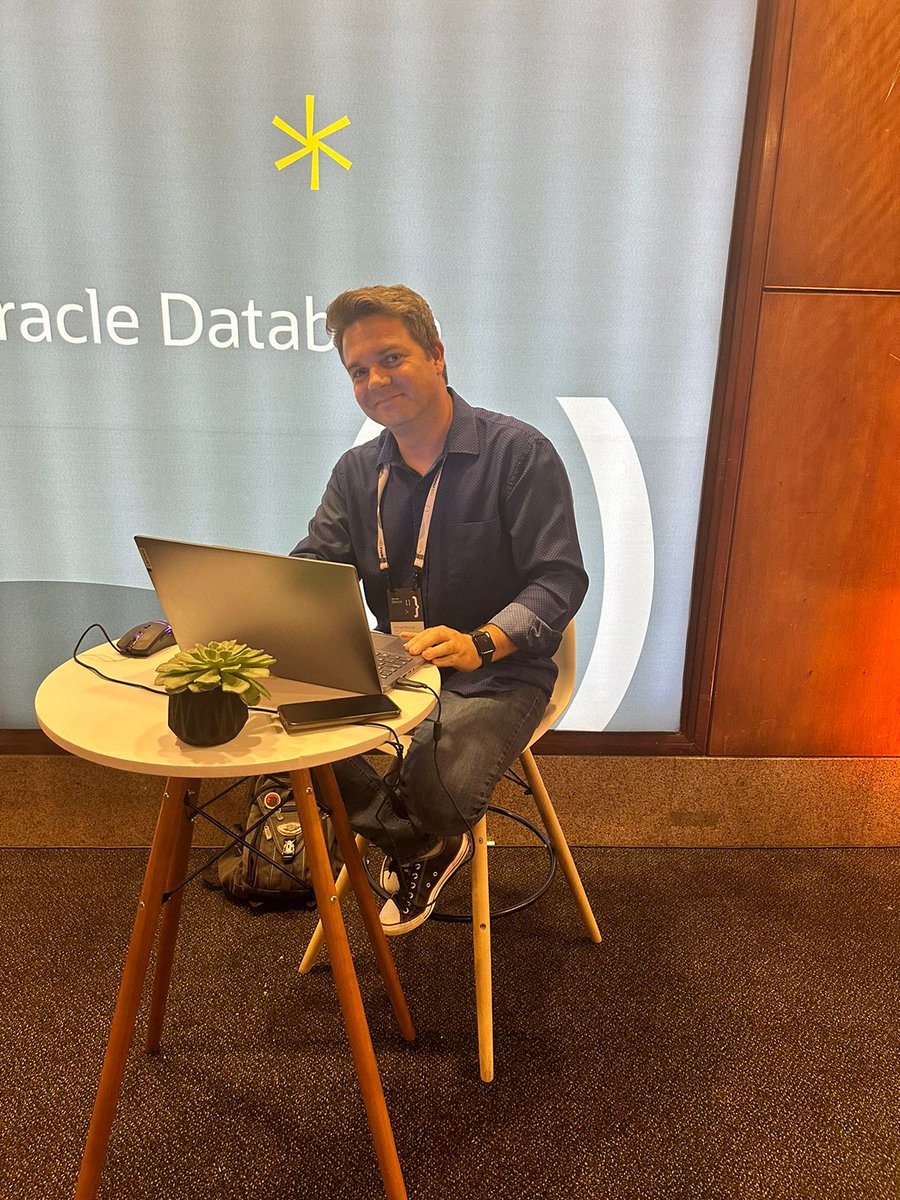 eusoumike's tweet photo. Ontem estava no #DevLive da @oracledobrasil e vi muita coisa nova, incluindo novos conceitos de IA Generativa com MySQL HeatWave.
Durante as apresentações, só imagina a aplicação do conceito para os projetos do @bando_quadrados e @fightgamebr
I.A. veio pra revolucionar. FATO! https://t.co/FoKY12HfFf