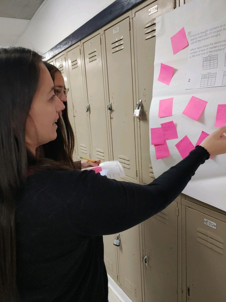 Prater222's tweet image. This lesson was planned by our amazing 8th grade team for Advisory Intervention. @abustillos13 @Mrs_Ritch💪 At RMS we don’t stop. Team Work Makes the Dream Work 🧡💙 @FORtheValley_DM #InterventionForAll #Growth #OurKids #8thGrade